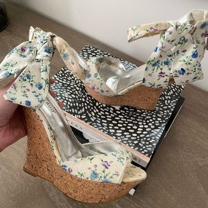 Adorable! Bamboo brand, wedge, floral size 7!